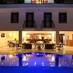מלון Modern Life Bodrum 3*
